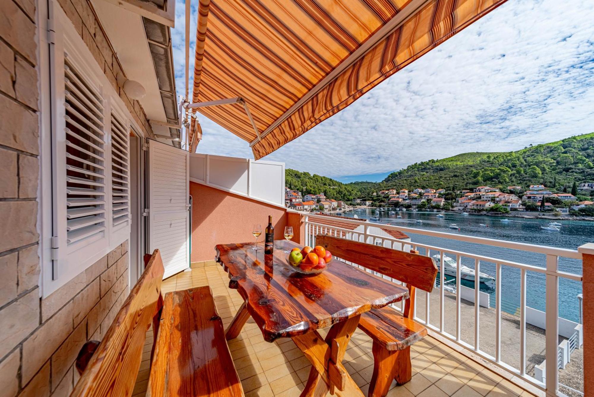 Apartments Kuzma Smokvica  Екстериор снимка