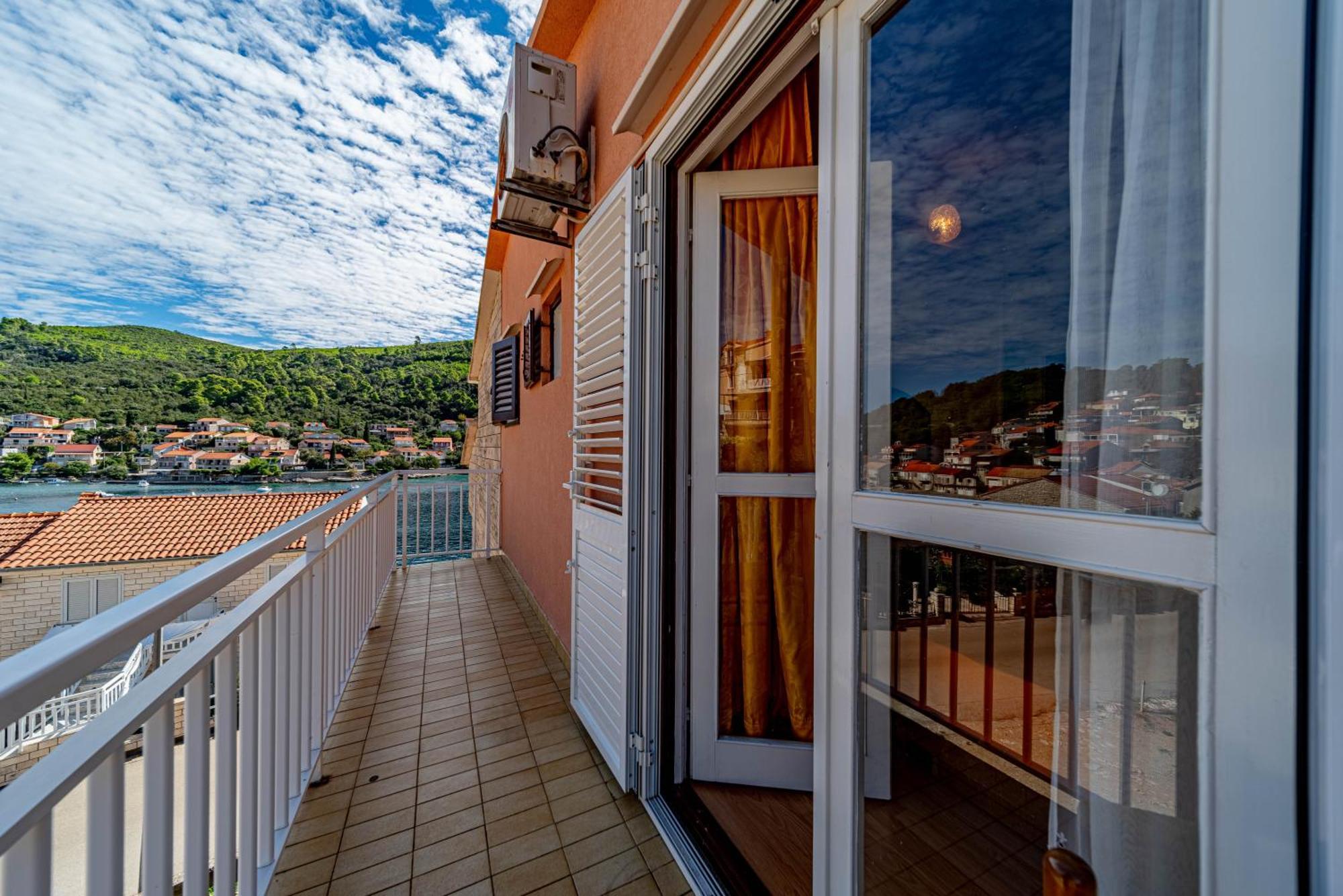 Apartments Kuzma Smokvica  Екстериор снимка